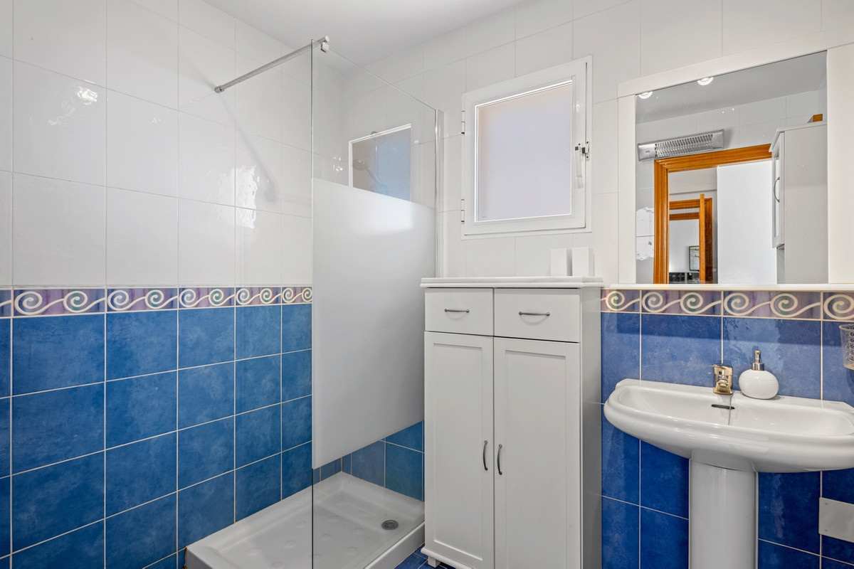 For sale - 3 Bedroom 2 Bathroom Apartment in Cabo Roig  - Cabo Roig  - Alicante
