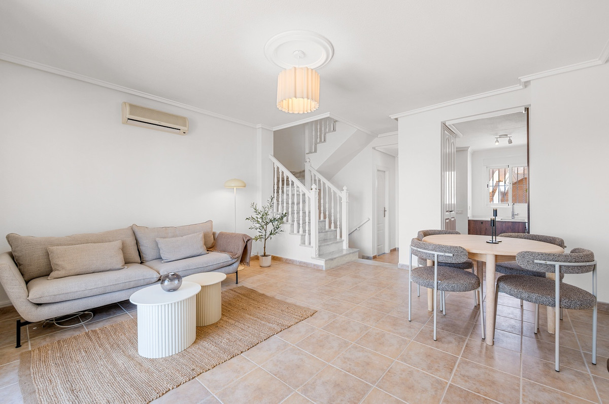 For sale - 3 Bedroom 2 Bathroom House - Semi-Detached House in Rojales - Ciudad Quesada  - Alicante