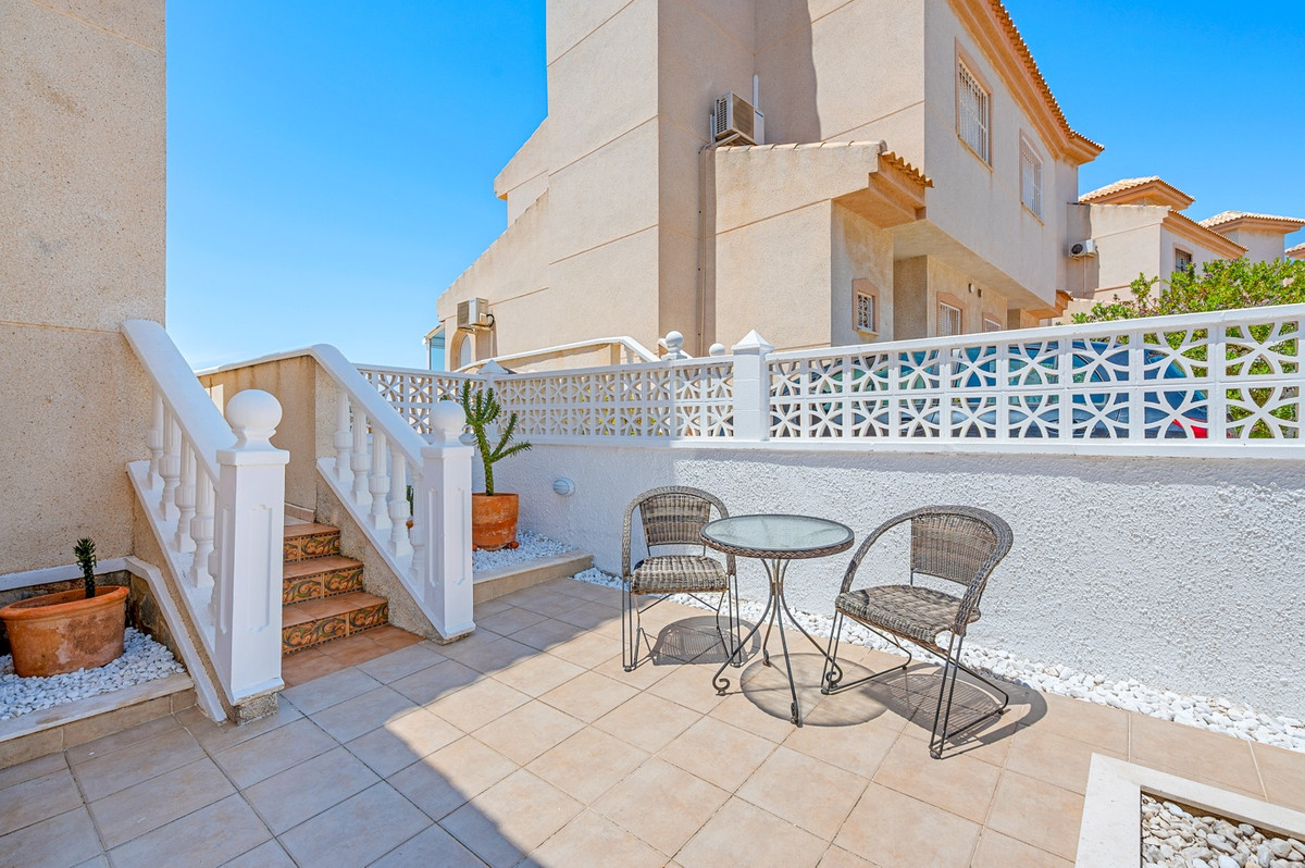 For sale - 3 Bedroom 2 Bathroom House - Semi-Detached House in Rojales - Ciudad Quesada  - Alicante