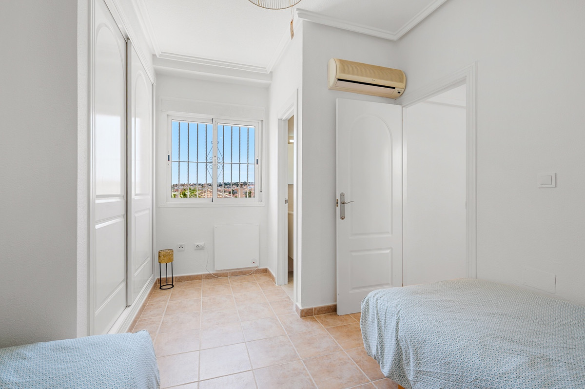 For sale - 3 Bedroom 2 Bathroom House - Semi-Detached House in Rojales - Ciudad Quesada  - Alicante