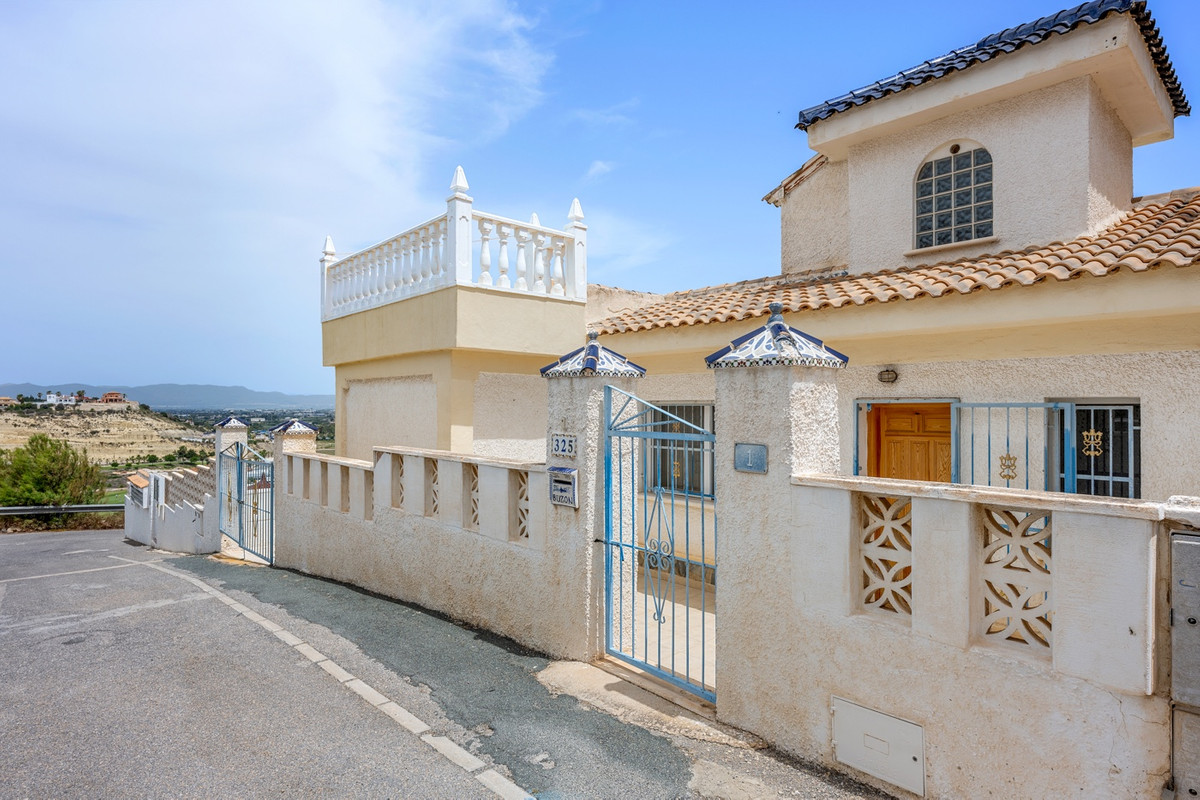 For sale - 3 Bedroom 2 Bathroom Quad in Ciudad Quesada  - Ciudad Quesada  - Alicante