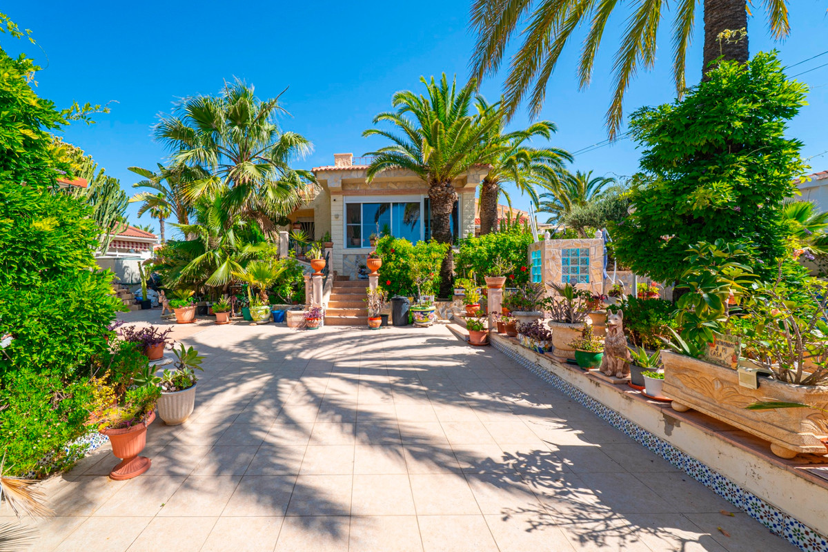 For sale - 3 Bedroom 2 Bathroom House - Detached Villa in Rojales - Rojales Centro  - Alicante