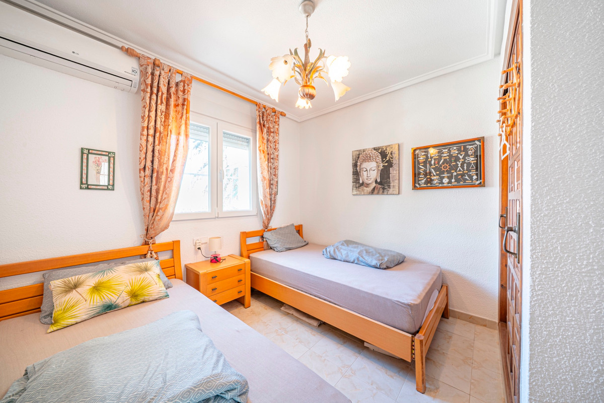 For sale - 3 Bedroom 2 Bathroom House - Detached Villa in Rojales - Rojales Centro  - Alicante