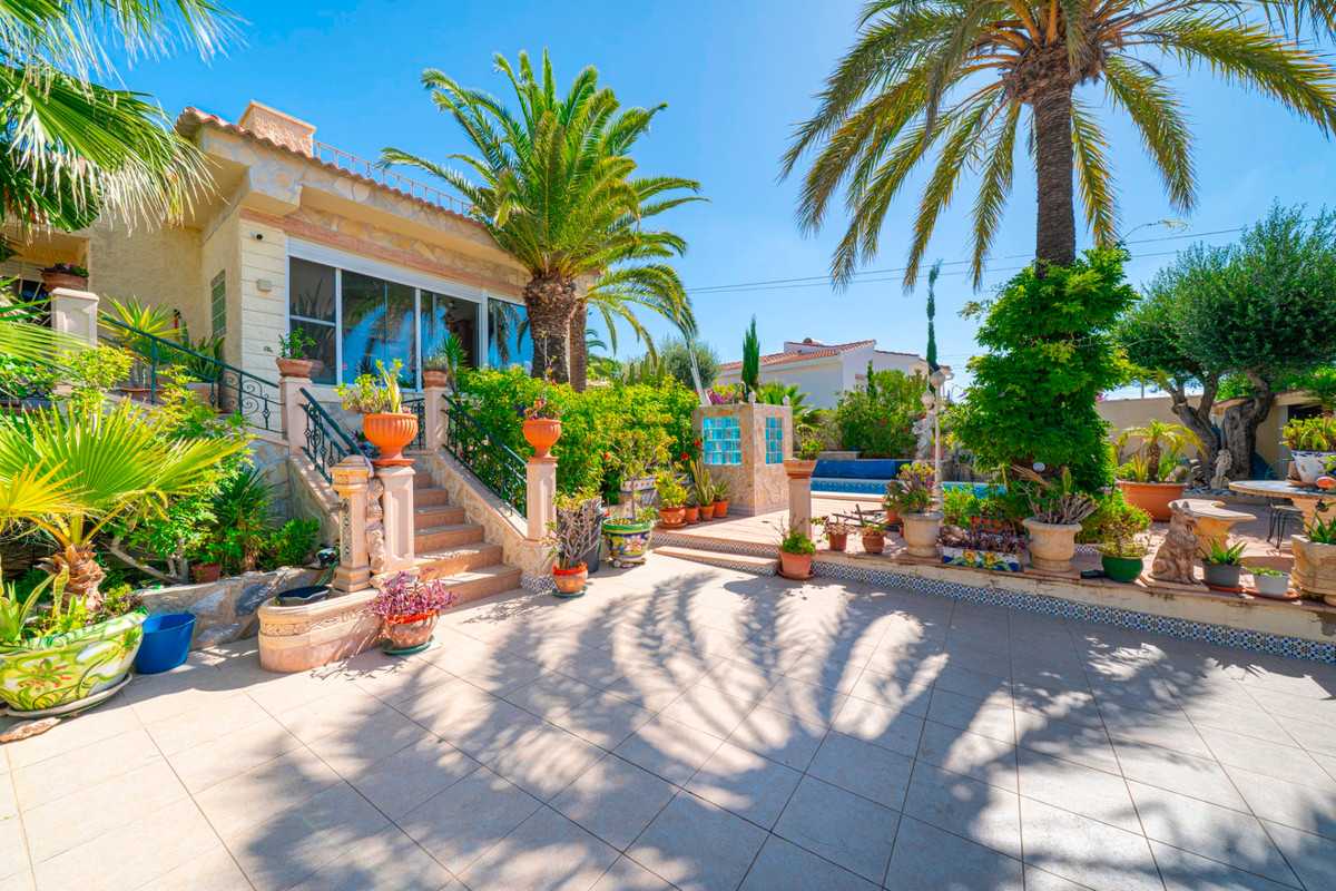For sale - 3 Bedroom 2 Bathroom House - Detached Villa in Rojales - Rojales Centro  - Alicante