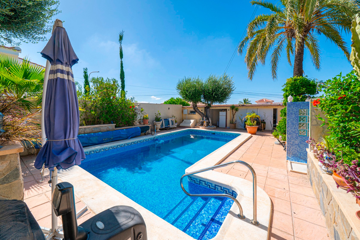 For sale - 3 Bedroom 2 Bathroom House - Detached Villa in Rojales - Rojales Centro  - Alicante