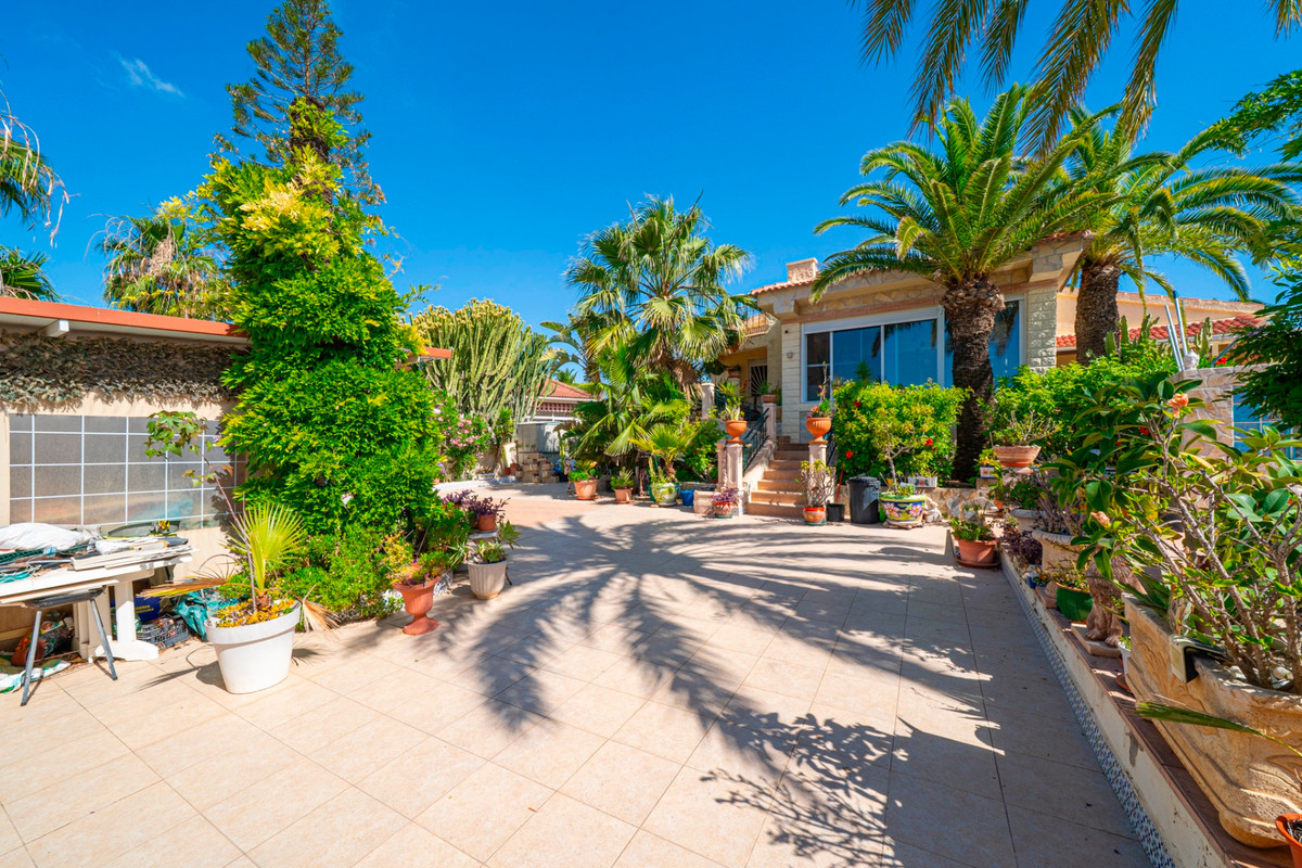 For sale - 3 Bedroom 2 Bathroom House - Detached Villa in Rojales - Rojales Centro  - Alicante