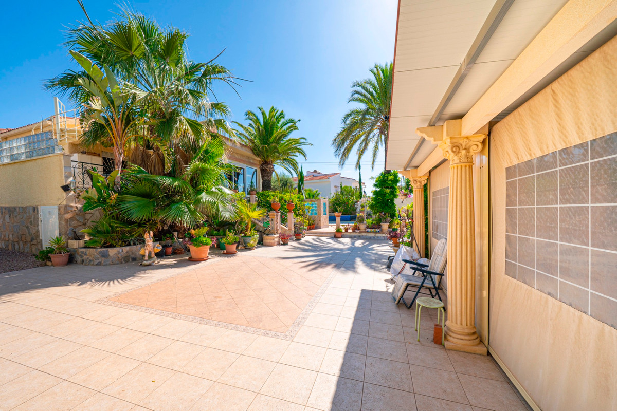 For sale - 3 Bedroom 2 Bathroom House - Detached Villa in Rojales - Rojales Centro  - Alicante