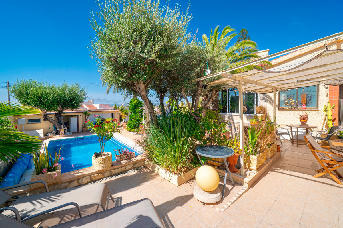 For sale - 3 Bedroom 2 Bathroom House - Detached Villa in Rojales - Rojales Centro  - Alicante