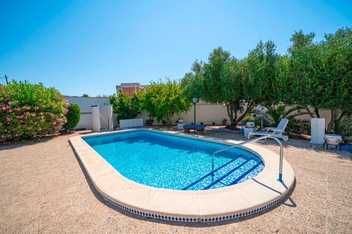 For sale - 4 Bedroom 3 Bathroom Detached Villa in Ciudad Quesada  - Ciudad Quesada  - Alicante