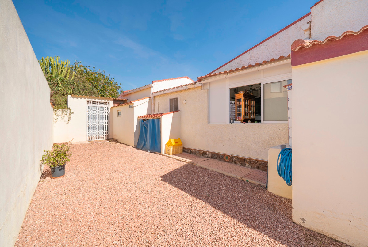 For sale - 4 Bedroom 3 Bathroom Detached Villa in Ciudad Quesada  - Ciudad Quesada  - Alicante