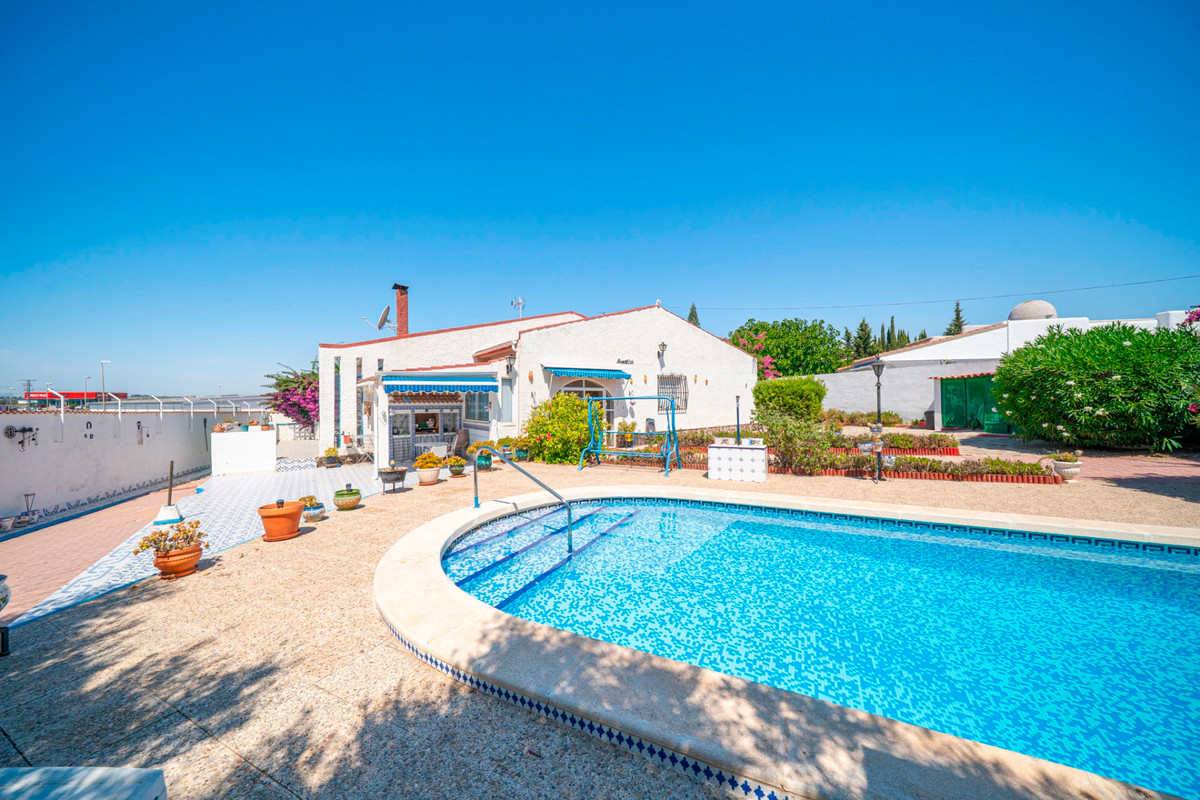 For sale - 4 Bedroom 3 Bathroom Detached Villa in Ciudad Quesada  - Ciudad Quesada  - Alicante