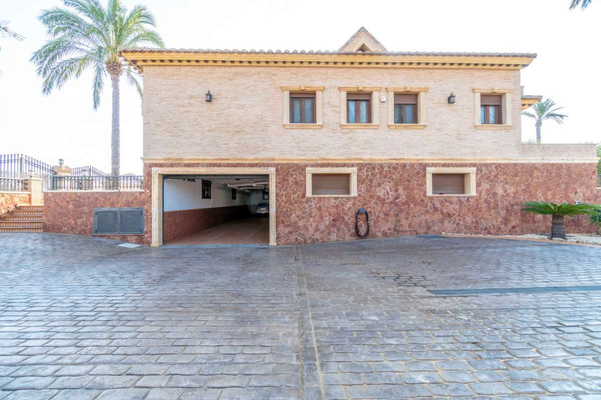 For sale - 4 Bedroom 4 Bathroom House - Detached Villa in Orihuela - Molíns  - Alicante