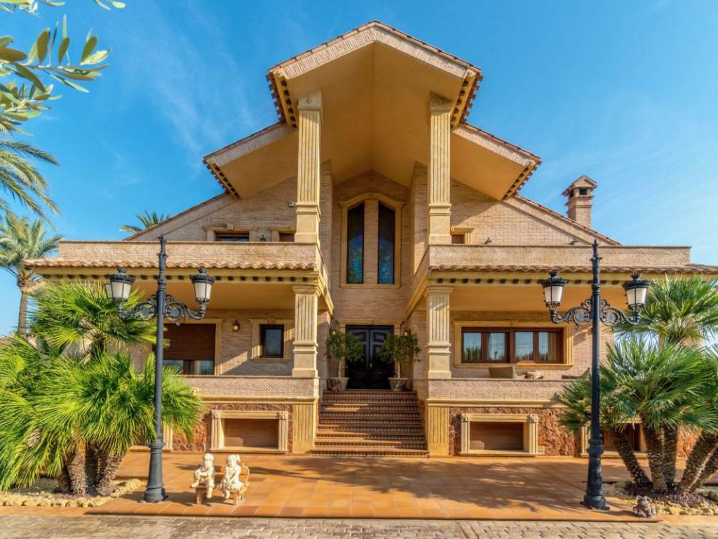 4 Bedroom 4 Bathroom House - Detached Villa in Orihuela