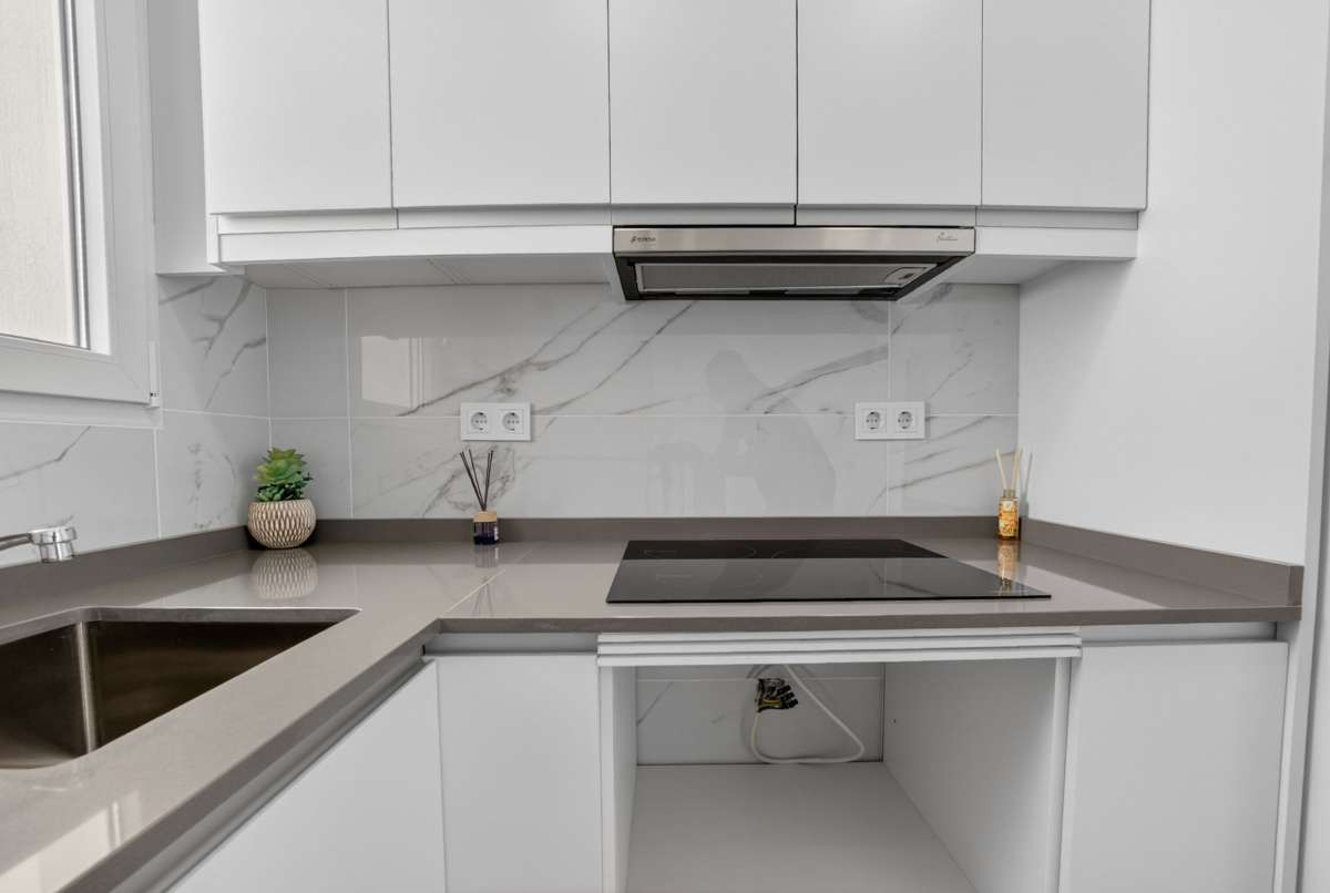 For sale - 2 Bedroom 1 Bathroom Apartment - Top Floor Apartment in Torrevieja - Torrevieja Centro  - Alicante