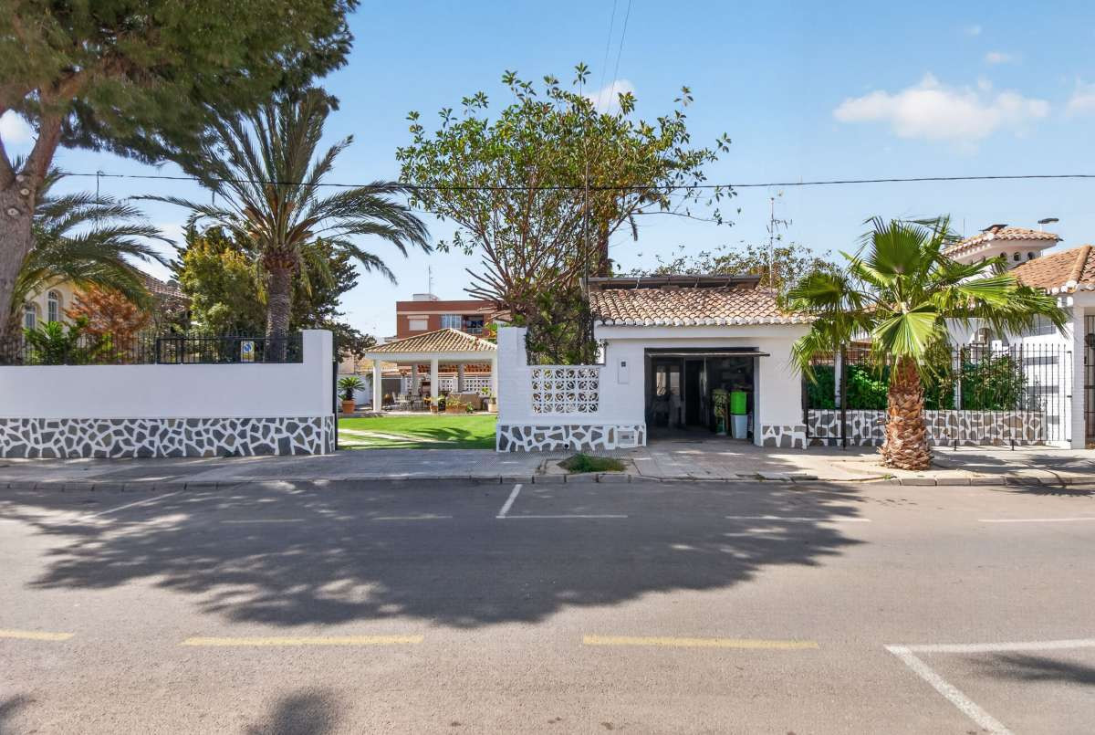 For sale - 3 Bedroom 2 Bathroom House - Detached Villa in San Pedro del Pinatar - Lo Pagan  - Murcia