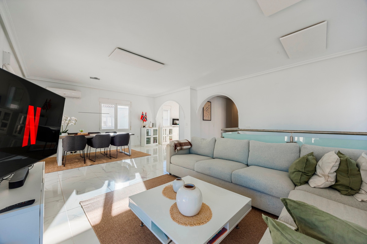 For sale - 5 Bedroom 2 Bathroom Detached Villa in Ciudad Quesada  - Ciudad Quesada  - Alicante