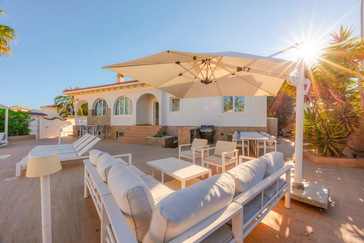 For sale - 5 Bedroom 2 Bathroom Detached Villa in Ciudad Quesada  - Ciudad Quesada  - Alicante