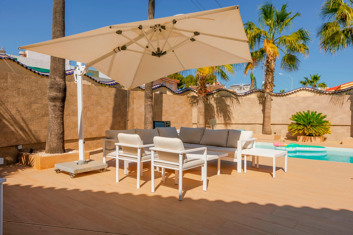 For sale - 5 Bedroom 2 Bathroom Detached Villa in Ciudad Quesada  - Ciudad Quesada  - Alicante