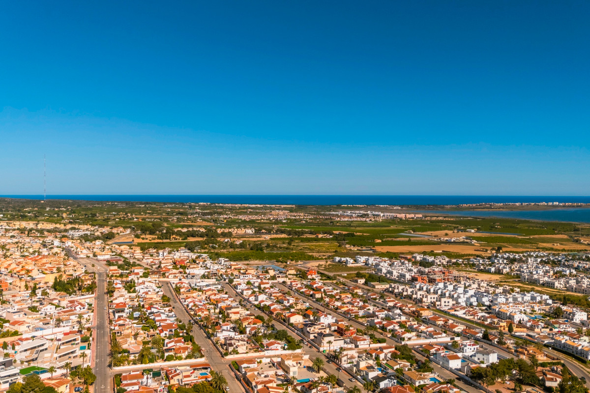For sale - 5 Bedroom 2 Bathroom Detached Villa in Ciudad Quesada  - Ciudad Quesada  - Alicante
