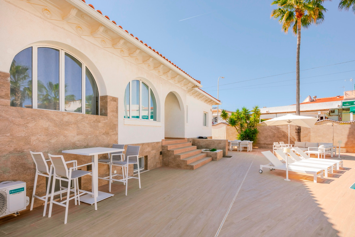 For sale - 5 Bedroom 2 Bathroom Detached Villa in Ciudad Quesada  - Ciudad Quesada  - Alicante