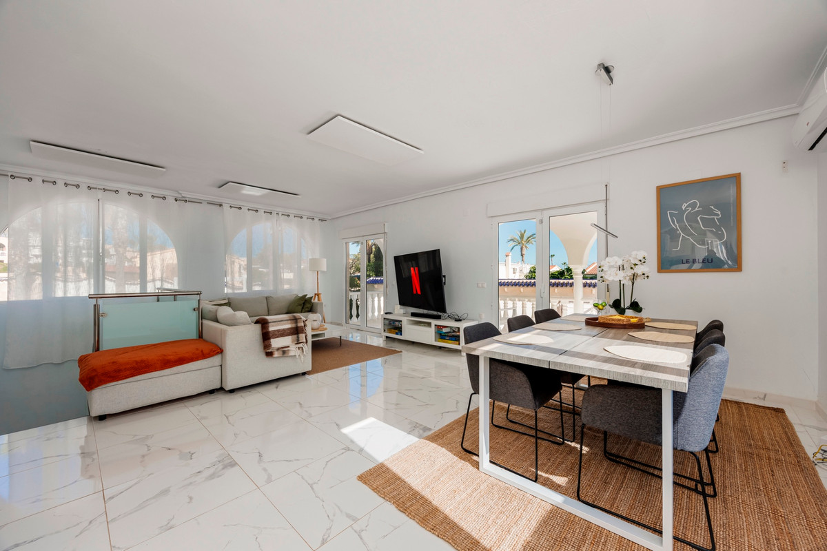 For sale - 5 Bedroom 2 Bathroom Detached Villa in Ciudad Quesada  - Ciudad Quesada  - Alicante