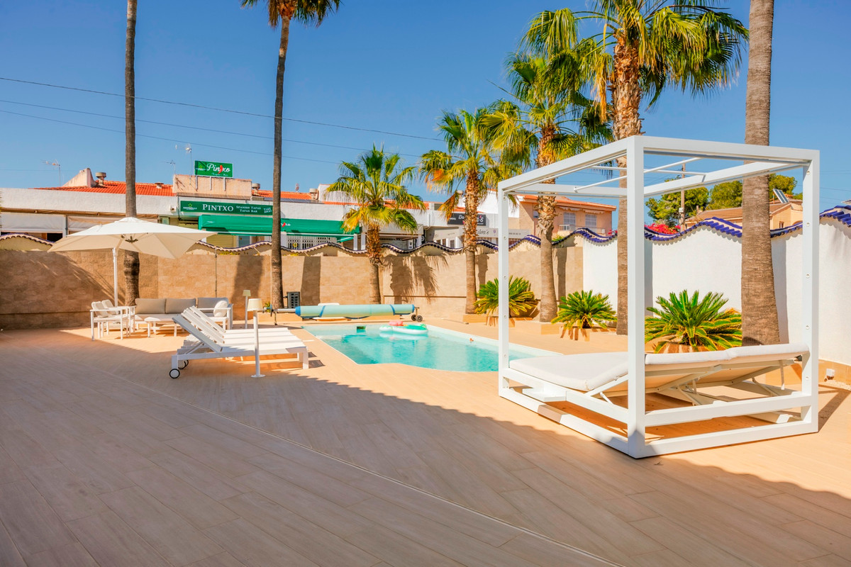 For sale - 5 Bedroom 2 Bathroom Detached Villa in Ciudad Quesada  - Ciudad Quesada  - Alicante