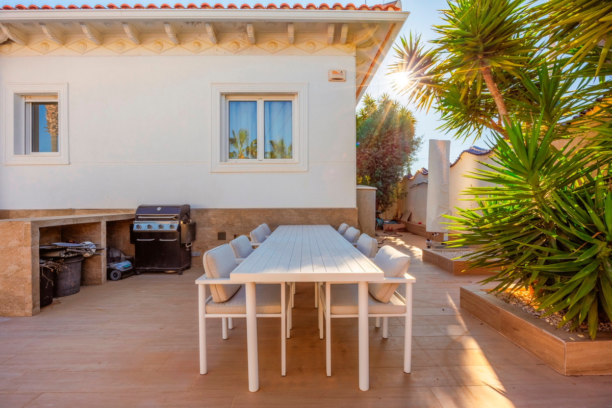 For sale - 5 Bedroom 2 Bathroom Detached Villa in Ciudad Quesada  - Ciudad Quesada  - Alicante