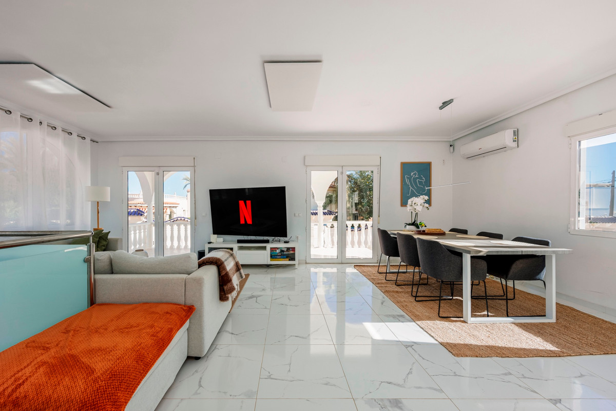 For sale - 5 Bedroom 2 Bathroom Detached Villa in Ciudad Quesada  - Ciudad Quesada  - Alicante