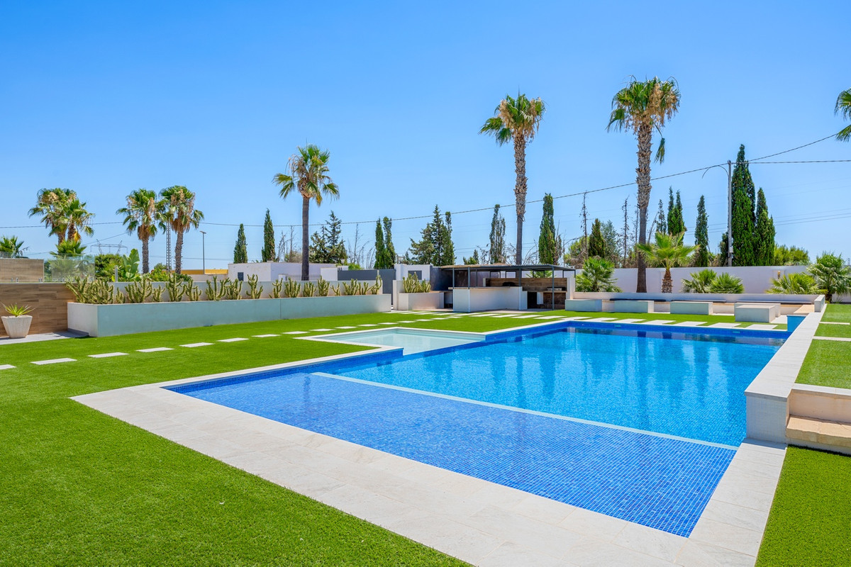 For sale - 8 Bedroom 4 Bathroom House - Finca - Cortijo in Los Montesinos - Los Montesinos Centro  - Alicante