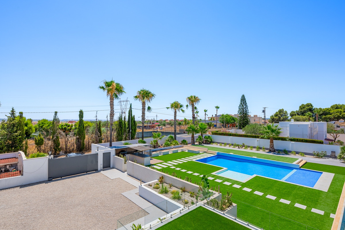 For sale - 8 Bedroom 4 Bathroom House - Finca - Cortijo in Los Montesinos - Los Montesinos Centro  - Alicante