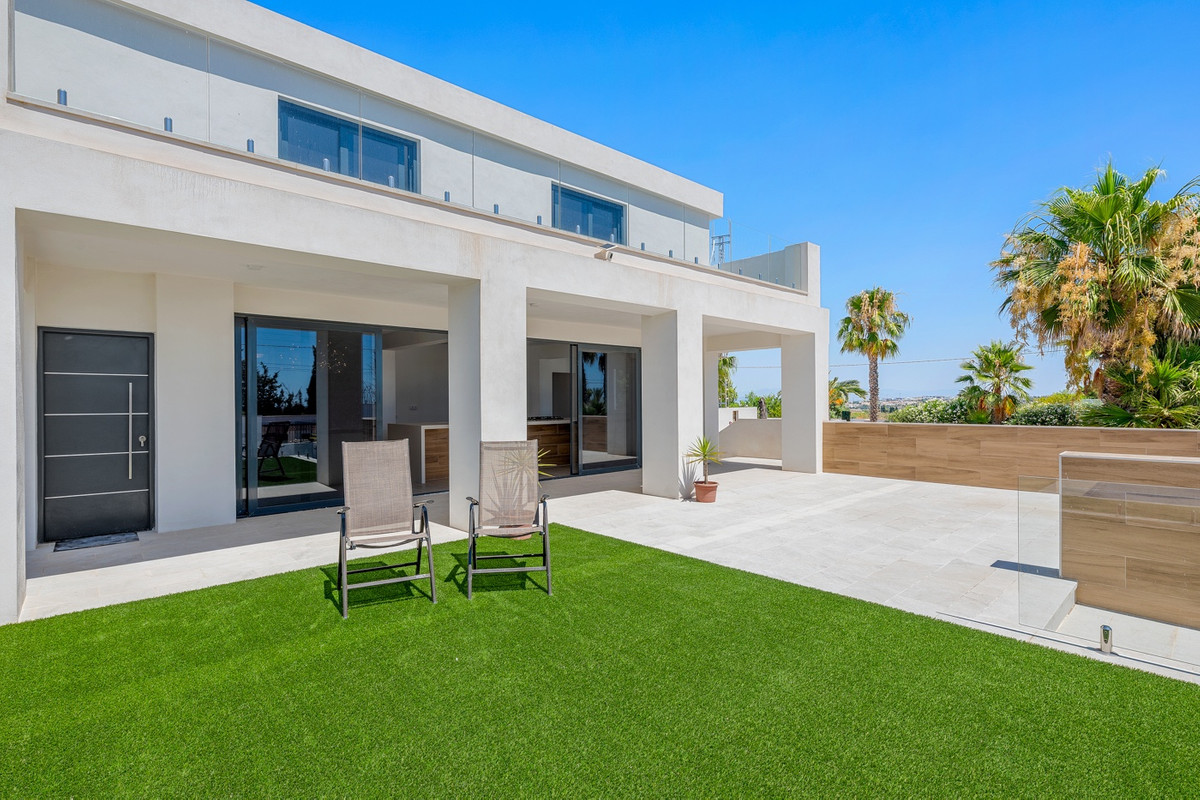 For sale - 8 Bedroom 4 Bathroom House - Finca - Cortijo in Los Montesinos - Los Montesinos Centro  - Alicante