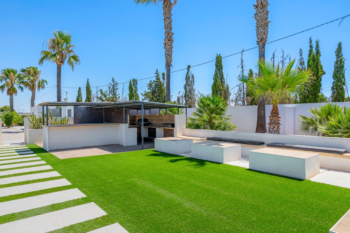 For sale - 8 Bedroom 4 Bathroom House - Finca - Cortijo in Los Montesinos - Los Montesinos Centro  - Alicante