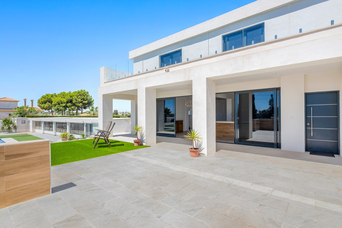 For sale - 8 Bedroom 4 Bathroom House - Finca - Cortijo in Los Montesinos - Los Montesinos Centro  - Alicante