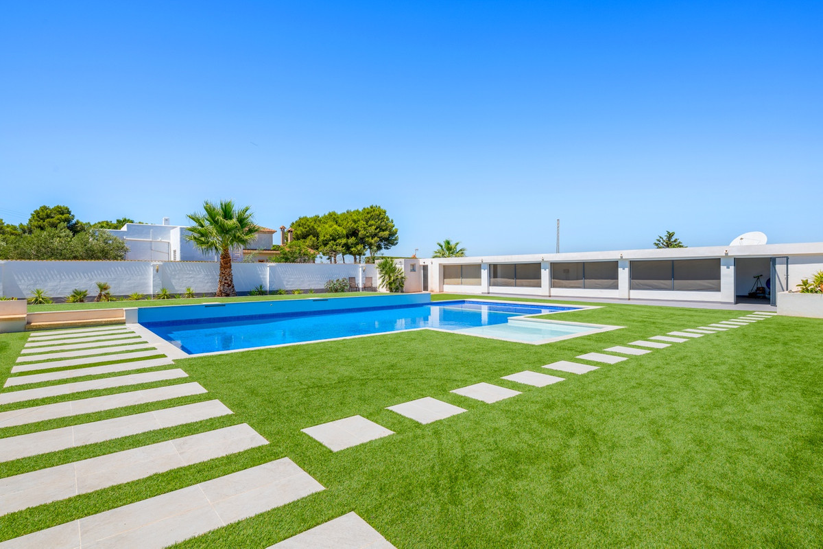 For sale - 8 Bedroom 4 Bathroom House - Finca - Cortijo in Los Montesinos - Los Montesinos Centro  - Alicante