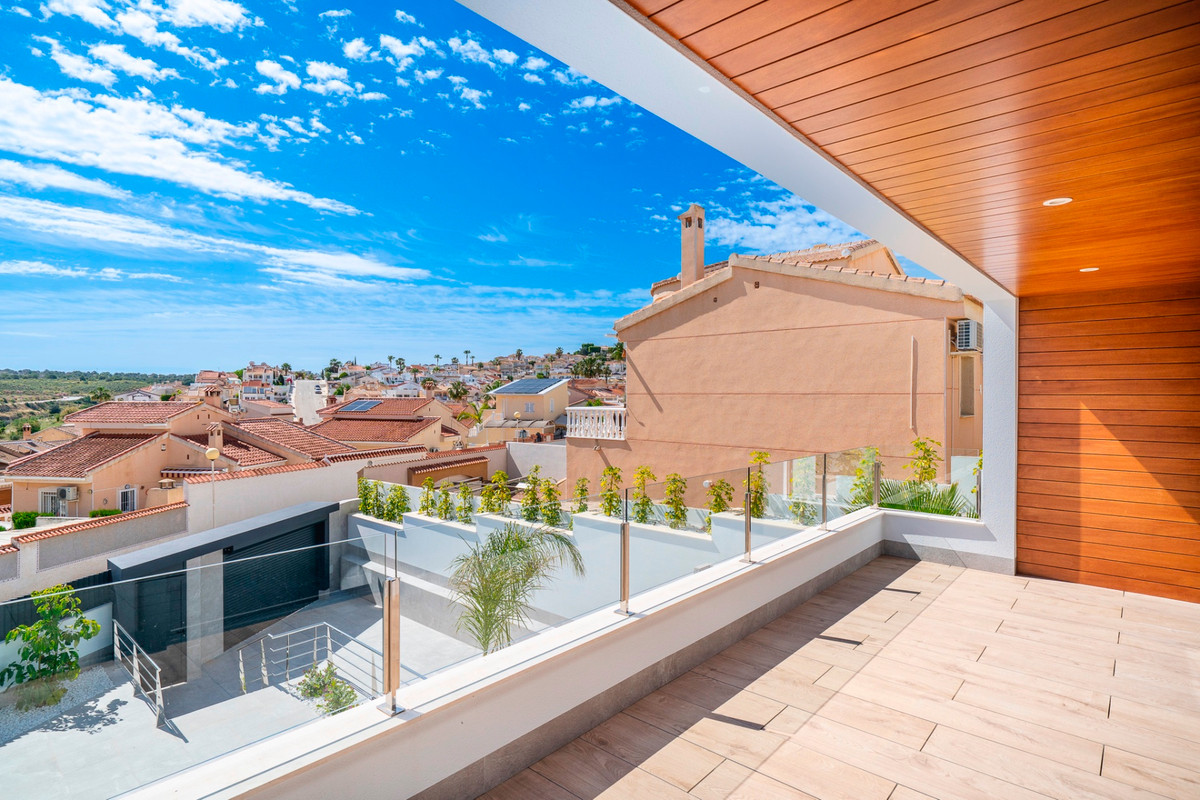 For sale - 4 Bedroom 3 Bathroom House - Detached Villa in Rojales - Ciudad Quesada  - Alicante
