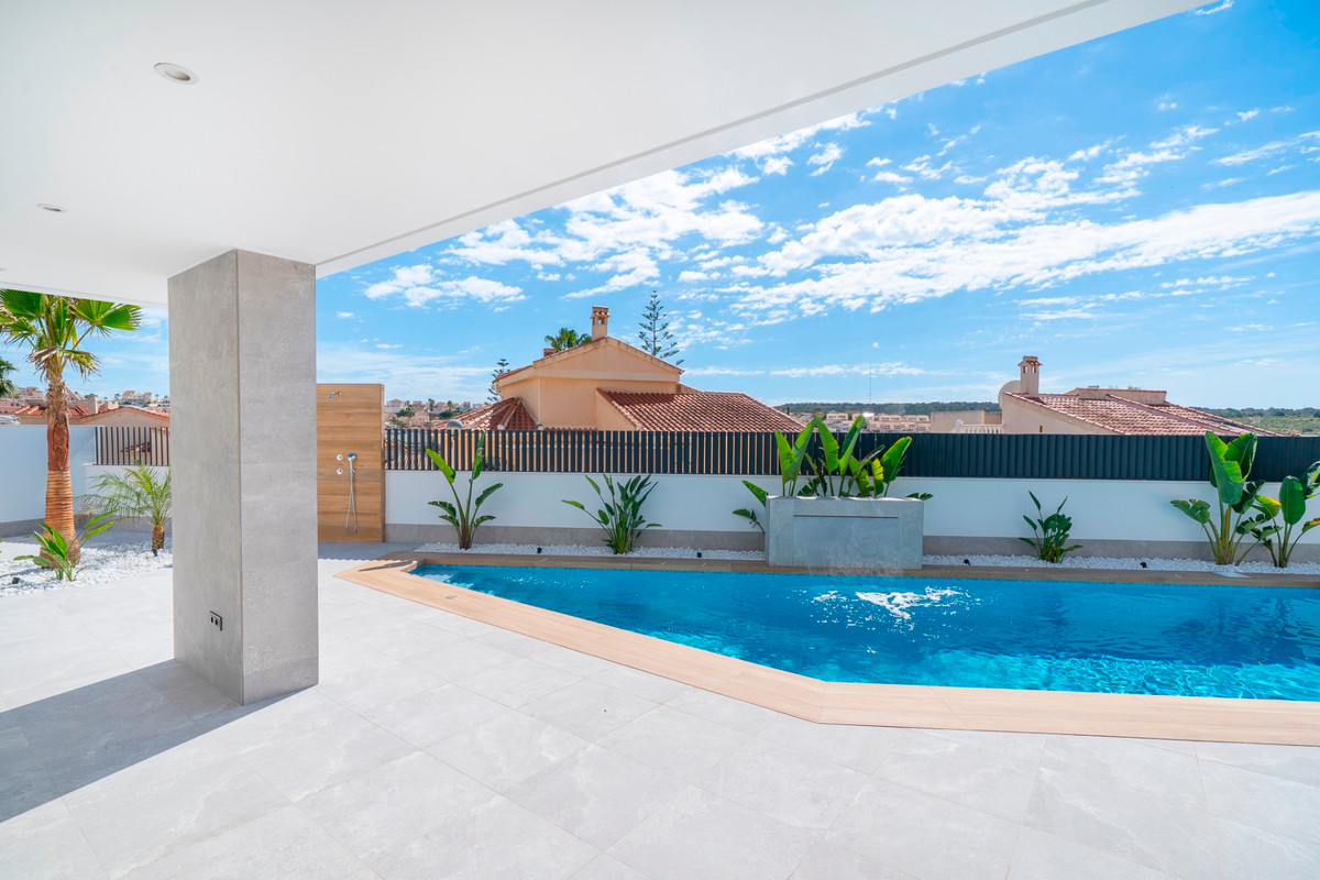 For sale - 4 Bedroom 3 Bathroom House - Detached Villa in Rojales - Ciudad Quesada  - Alicante