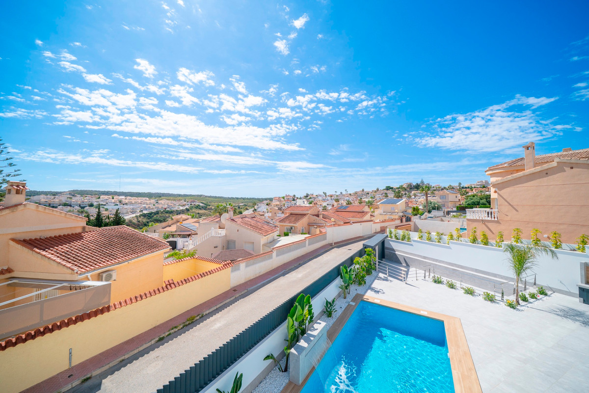 For sale - 4 Bedroom 3 Bathroom House - Detached Villa in Rojales - Ciudad Quesada  - Alicante