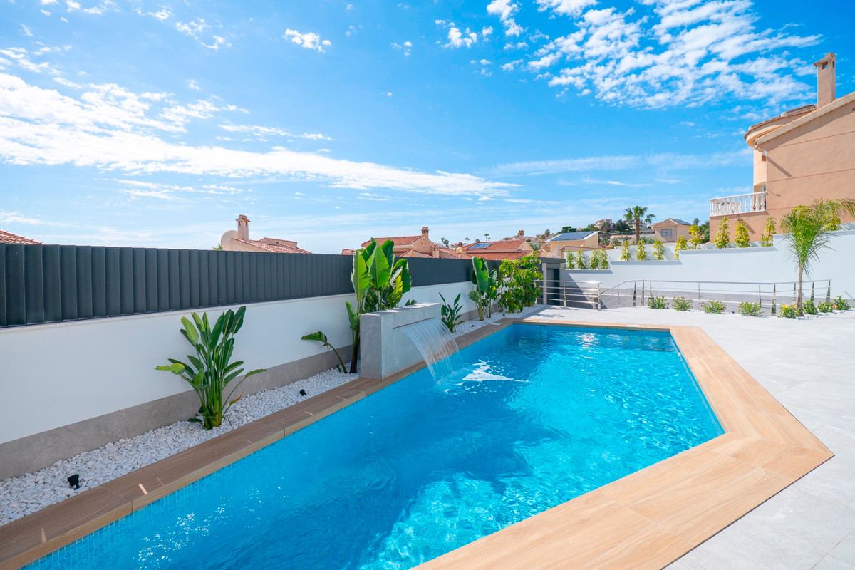 For sale - 4 Bedroom 3 Bathroom House - Detached Villa in Rojales - Ciudad Quesada  - Alicante