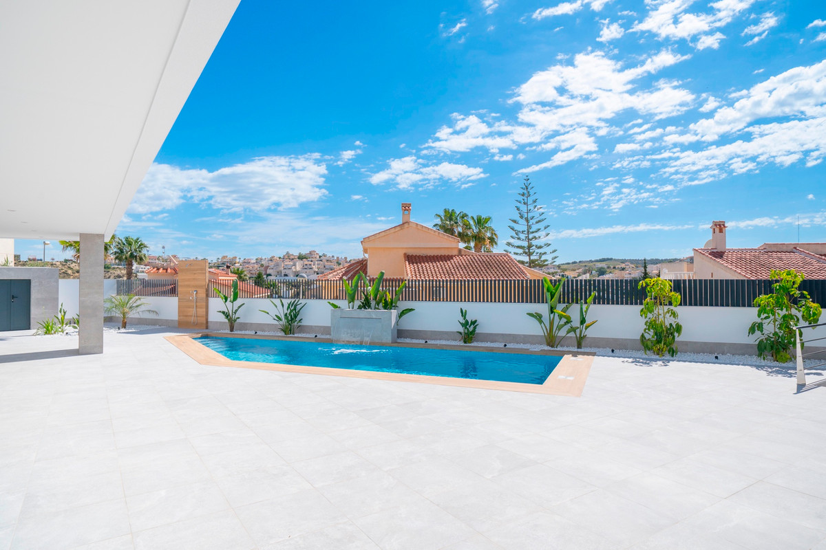 For sale - 4 Bedroom 3 Bathroom House - Detached Villa in Rojales - Ciudad Quesada  - Alicante
