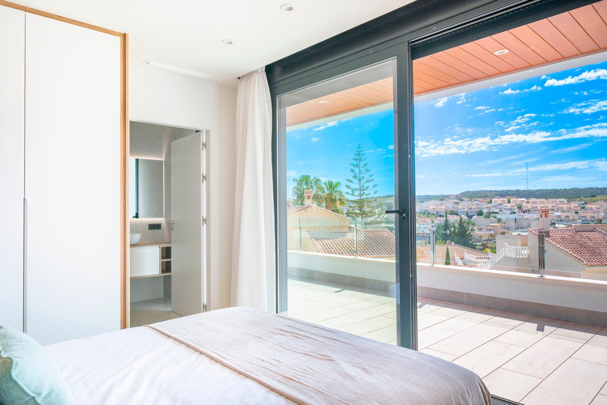 For sale - 4 Bedroom 3 Bathroom House - Detached Villa in Rojales - Ciudad Quesada  - Alicante