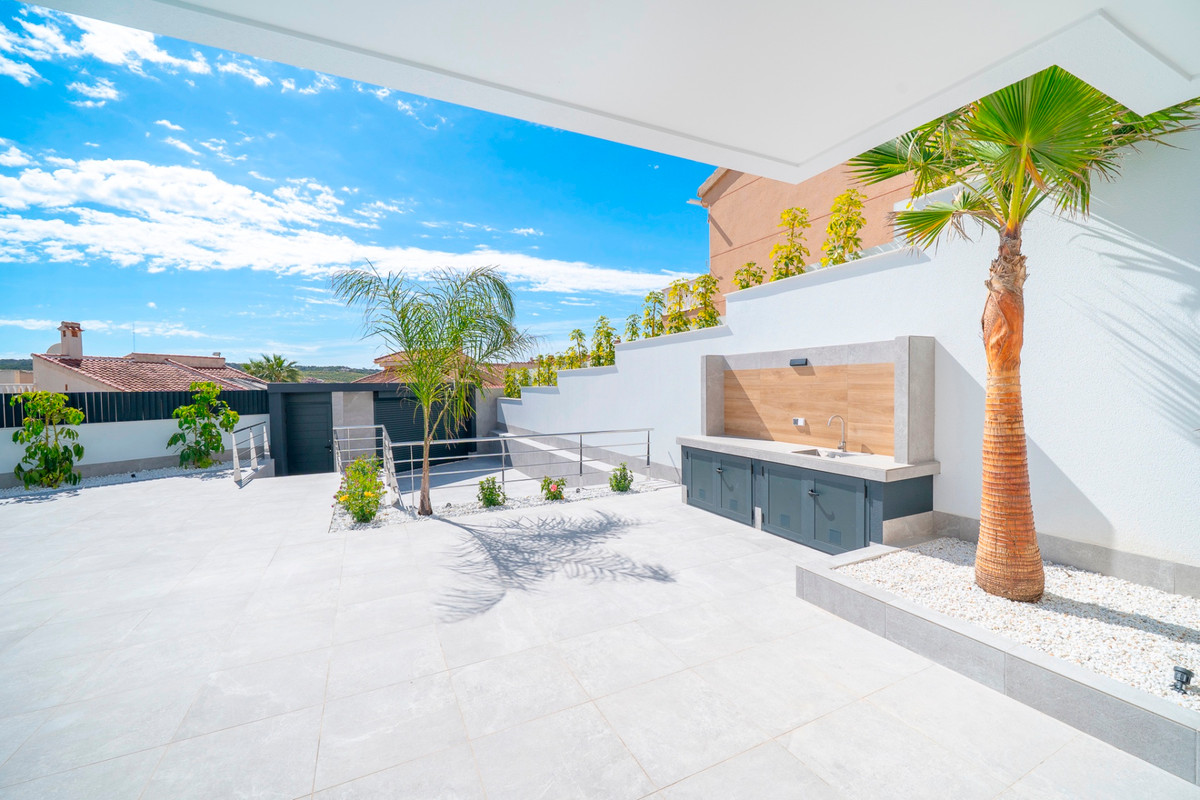 For sale - 4 Bedroom 3 Bathroom House - Detached Villa in Rojales - Ciudad Quesada  - Alicante
