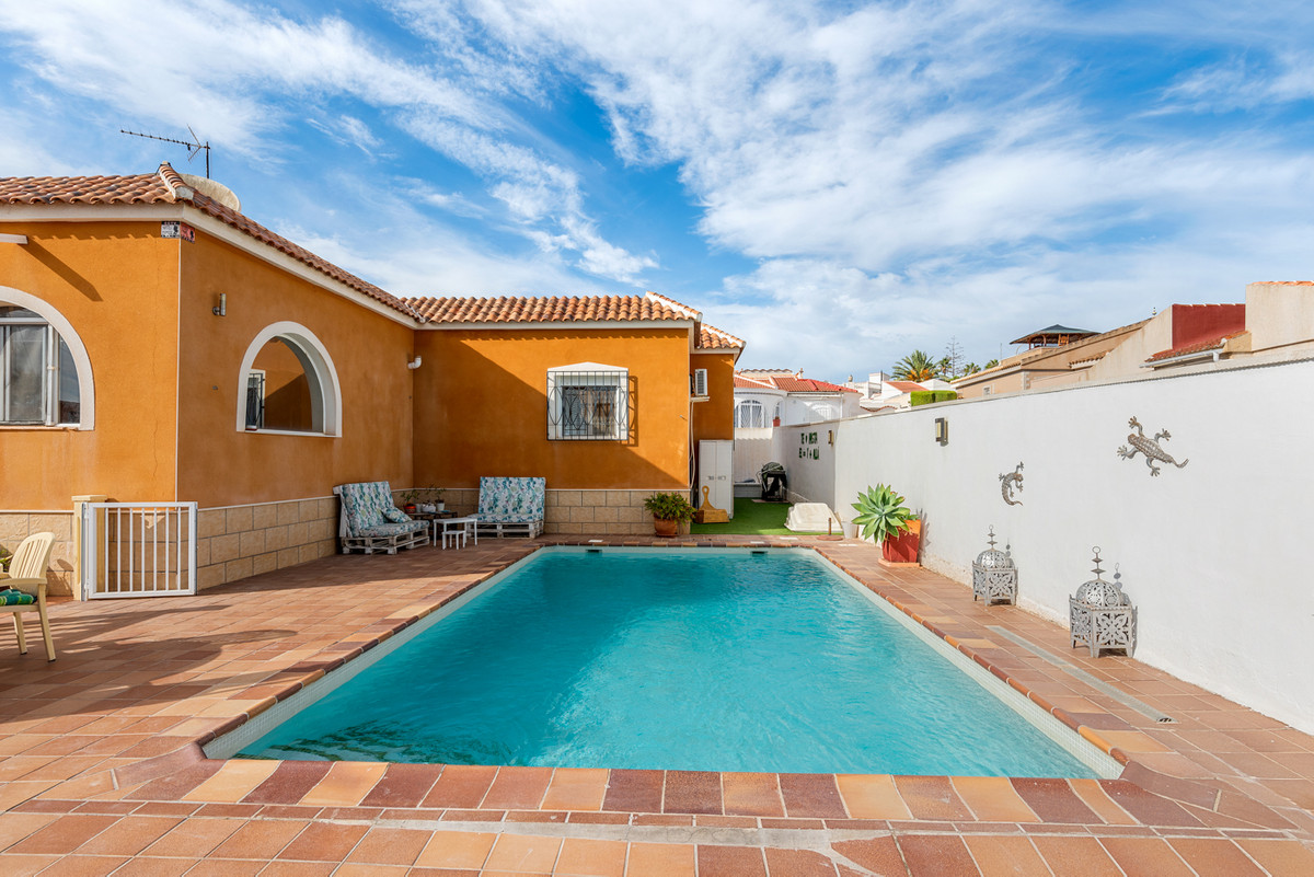 For sale - 4 Bedroom 2 Bathroom Detached Villa in Ciudad Quesada  - Ciudad Quesada  - Alicante