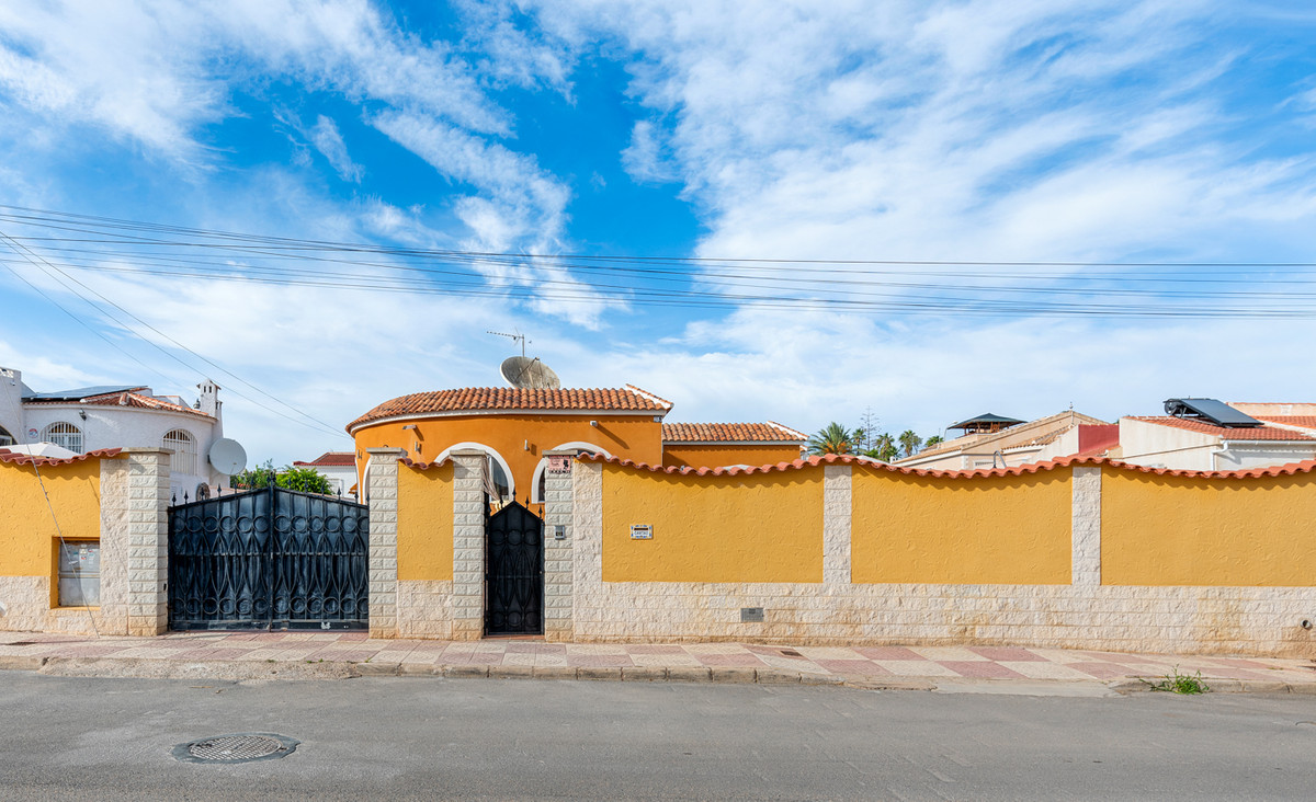 For sale - 4 Bedroom 2 Bathroom Detached Villa in Ciudad Quesada  - Ciudad Quesada  - Alicante