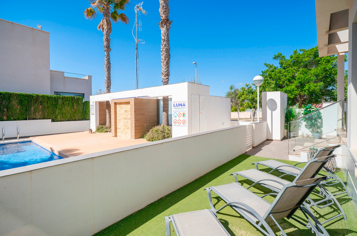 For sale - 3 Bedroom 3 Bathroom Detached Villa in Ciudad Quesada  - Ciudad Quesada  - Alicante