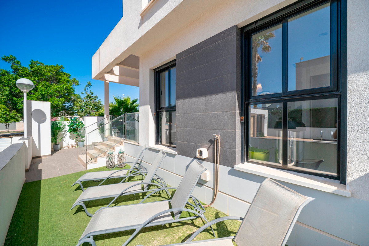 For sale - 3 Bedroom 3 Bathroom Detached Villa in Ciudad Quesada  - Ciudad Quesada  - Alicante