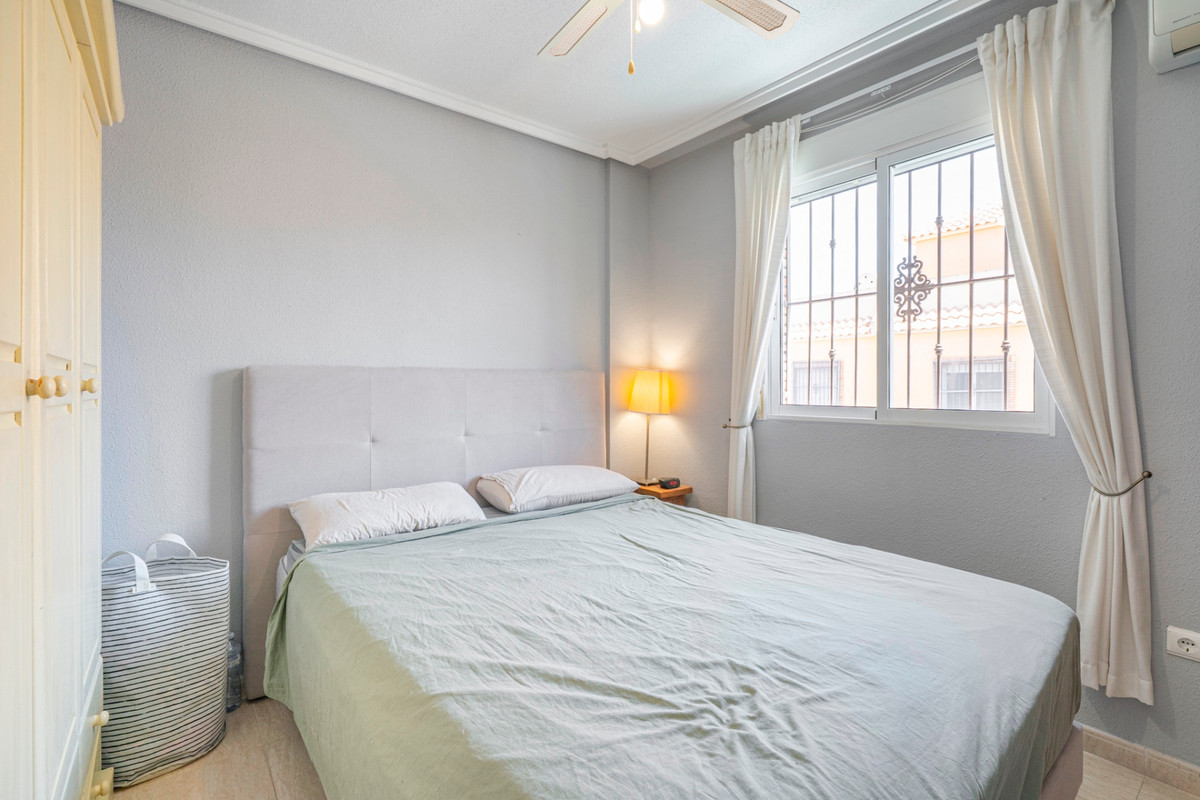For sale - 3 Bedroom 1 Bathroom House - Semi-Detached House in Rojales - Ciudad Quesada  - Alicante