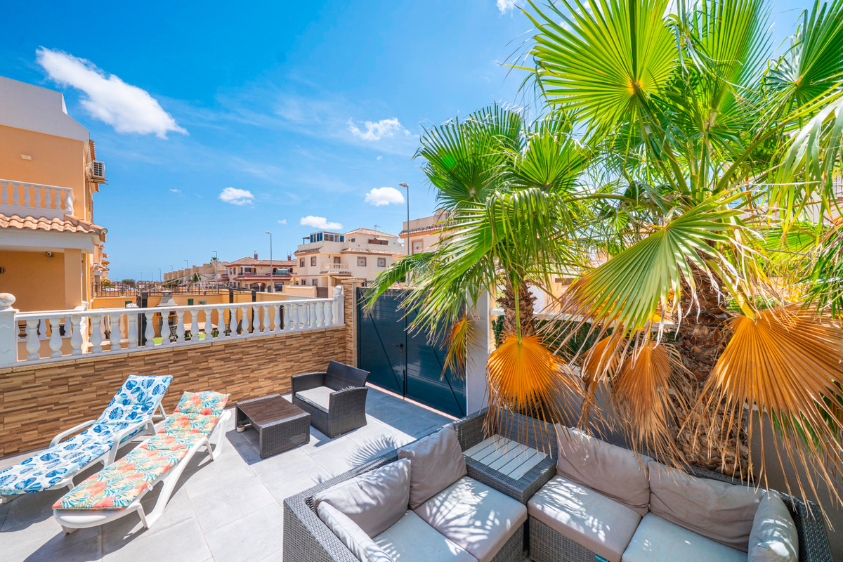 For sale - 3 Bedroom 1 Bathroom House - Semi-Detached House in Rojales - Ciudad Quesada  - Alicante