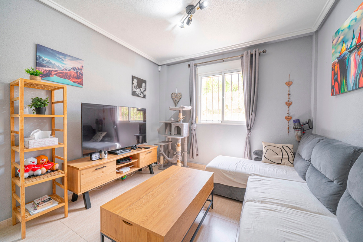 For sale - 3 Bedroom 1 Bathroom House - Semi-Detached House in Rojales - Ciudad Quesada  - Alicante