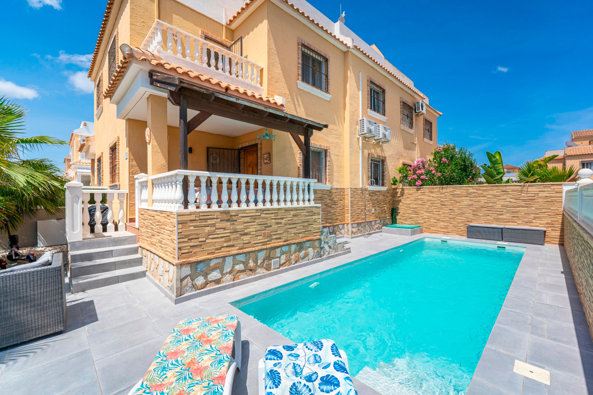 For sale - 3 Bedroom 1 Bathroom House - Quad in Rojales - Ciudad Quesada  - Alicante