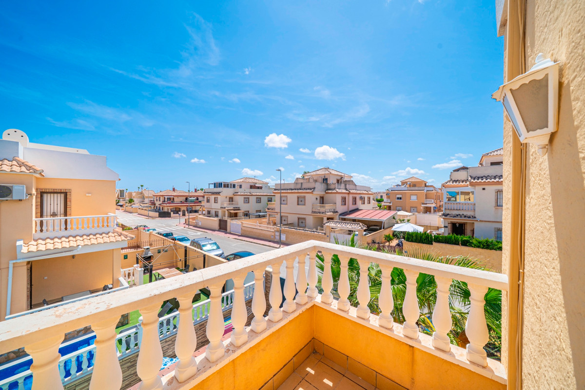 For sale - 3 Bedroom 1 Bathroom House - Semi-Detached House in Rojales - Ciudad Quesada  - Alicante